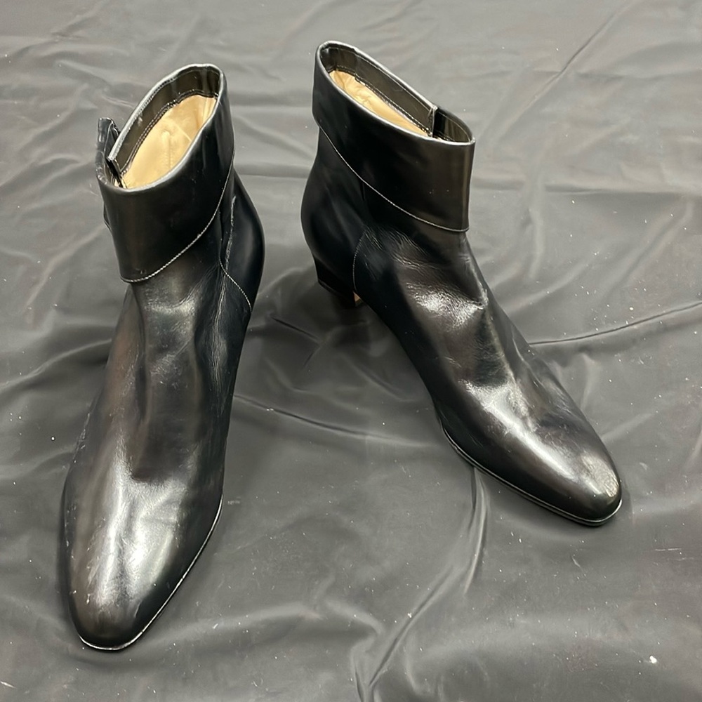 Salvatore Ferragamo ankle boots in black, size 9 1/2